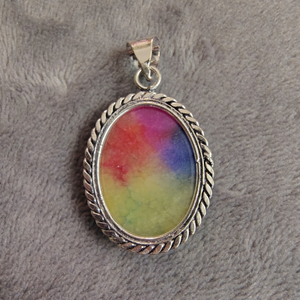 Rainbow Solar Quartz Pendant - Picture 4 of 4